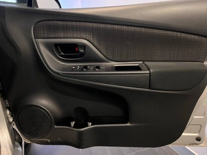 Хетчбэк Toyota Vitz 2018 года, 949000 рублей, Красноярск