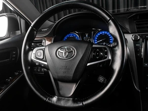 Седан Toyota Camry 2015 года, 2569000 рублей, Тюмень