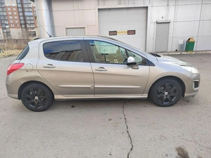 Универсал Peugeot 308 2011 года, 450000 рублей, Красноярск