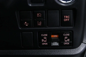 Минивэн Toyota Esquire 2016 года, 2033000 рублей, Солонцы