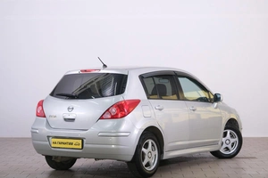 Хетчбэк Nissan Tiida 2011 года, 929000 рублей, Омск