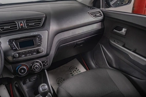 Седан Kia Rio 2014 года, 939000 рублей, Томск