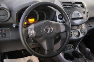Внедорожник Toyota RAV4 2006 года, 1099000 рублей, Омск