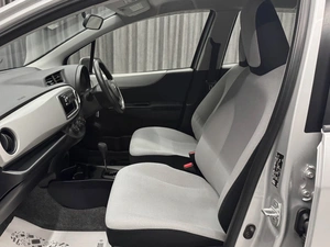 Хетчбэк Toyota Vitz 2013 года, 690000 рублей, Красноярск