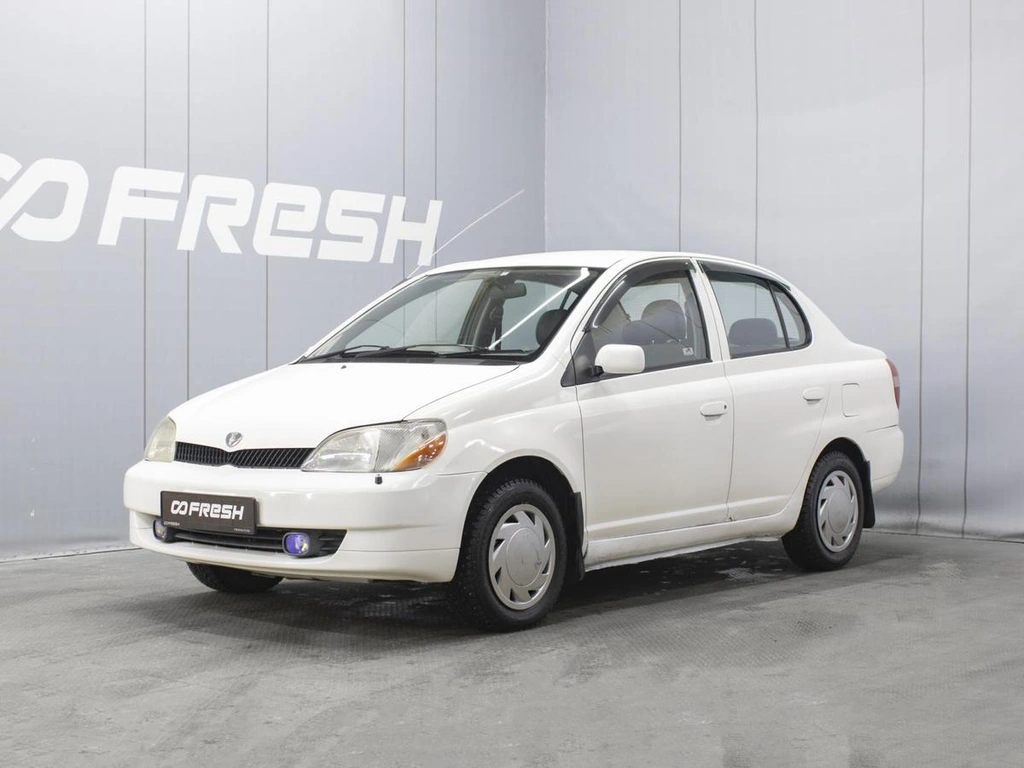 Седан Toyota Platz 2001 года, 295000 рублей, Омск