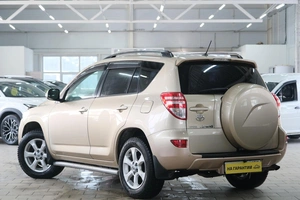 Внедорожник Toyota RAV4 2010 года, 1599000 рублей, Омск