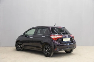 Хетчбэк Toyota Vitz 2017 года, 1199000 рублей, Новосибирск