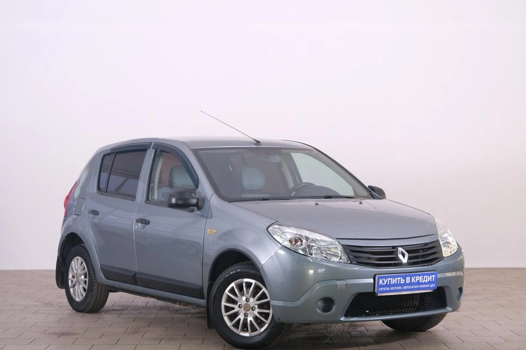 Хетчбэк Renault Sandero 2010 года, 389000 рублей, Омск