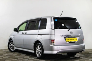 Минивэн Toyota Isis 2013 года, 1269000 рублей, Сургут