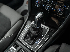 Хетчбэк Volkswagen Golf 2013 года, 1300000 рублей, Красноярск