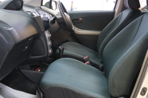 Хетчбэк Toyota Vitz 2005 года, 549000 рублей, Омск