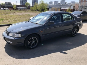 Седан Isuzu Gemini 1999 года, 330000 рублей, Красноярск