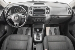 Внедорожник Volkswagen Tiguan 2012 года, 1189000 рублей, Барнаул