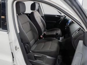 Внедорожник Volkswagen Tiguan 2012 года, 1169000 рублей, Тюмень