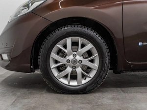 Хетчбэк Nissan Note 2016 года, 900000 рублей, Красноярск