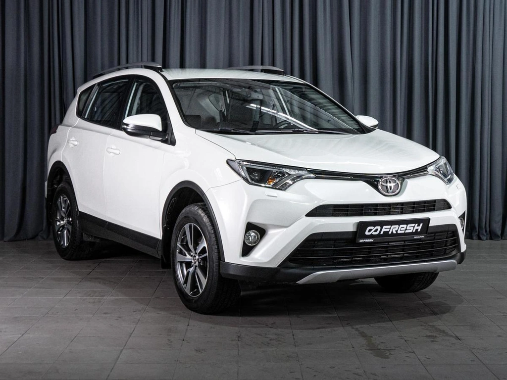Внедорожник Toyota RAV4 2017 года, 2490000 рублей, Волгоград