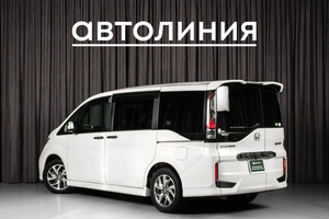 Минивэн Honda Stepwgn Spada 2015 года, 2185000 рублей, Красноярск