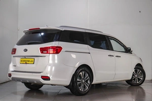 Минивэн Kia Carnival 2019 года, 2899000 рублей, Челябинск