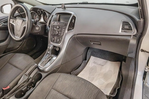 Хетчбэк Opel Astra GTC 2013 года, 1129000 рублей, Челябинск