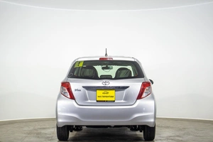 Хетчбэк Toyota Vitz 2013 года, 1089000 рублей, Оренбург