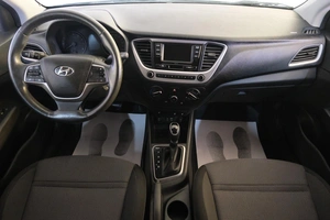 Седан Hyundai Solaris 2017 года, 1079000 рублей, Омск