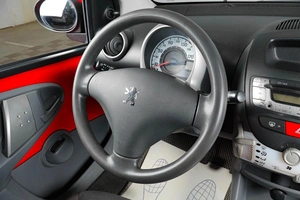 Хетчбэк Peugeot 107 2010 года, 599000 рублей, Тюмень