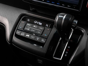 Минивэн Honda Stepwgn Spada 2015 года, 1749000 рублей, Тюмень