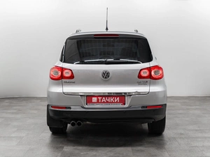 Внедорожник Volkswagen Tiguan 2010 года, 1210000 рублей, Красноярск