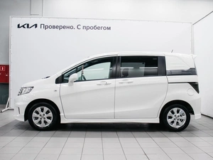 Минивэн Honda Freed 2010 года, 949000 рублей, Красноярск