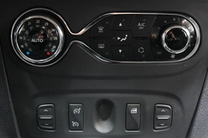 Хетчбэк Renault Sandero Stepway 2017 года, 1039000 рублей, Омск