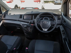Минивэн Toyota Isis 2016 года, 1690000 рублей, Краснодар