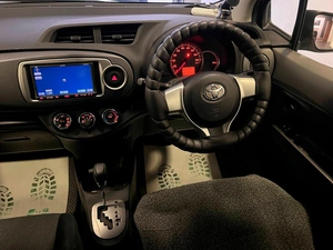 Хетчбэк Toyota Vitz 2013 года, 839000 рублей, Красноярск