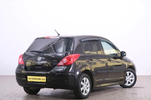 Хетчбэк Nissan Tiida 2010 года, 879000 рублей, Омск