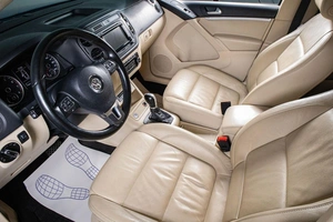 Внедорожник Volkswagen Tiguan 2015 года, 1299000 рублей, Сургут