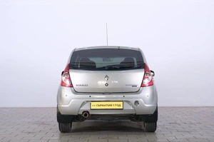 Хетчбэк Renault Sandero 2010 года, 559000 рублей, Омск