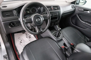 Седан Volkswagen Jetta 2013 года, 979000 рублей, Красноярск