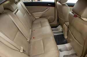 Седан Toyota Avensis 2005 года, 749000 рублей, Барнаул