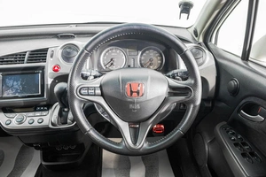 Минивэн Honda Stream 2007 года, 1039000 рублей, Барнаул