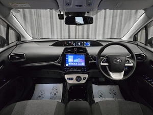 Лифтбек Toyota Prius 2018 года, 1750000 рублей, Красноярск
