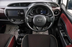 Хетчбэк Toyota Vitz 2017 года, 979000 рублей, Красноярск