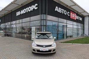 Хэтчбек Nissan Tiida 2010 года, 800000 рублей, Мирное