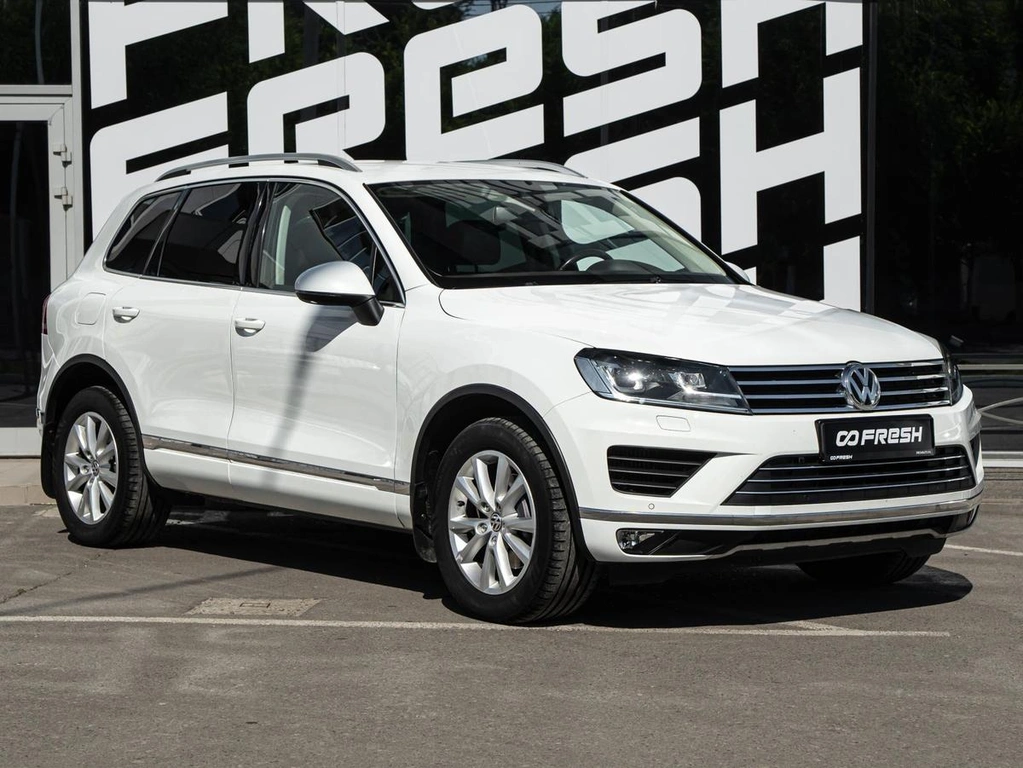 Внедорожник Volkswagen Touareg 2016 года, 2499000 рублей, Волгоград