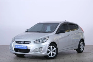 Хетчбэк Hyundai Solaris 2013 года, 919000 рублей, Омск