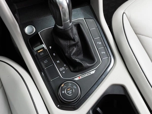 Внедорожник Volkswagen Tiguan 2018 года, 2599000 рублей, Тюмень