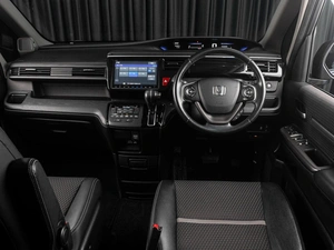 Минивэн Honda Stepwgn Spada 2016 года, 2355000 рублей, Тюмень