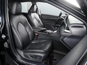 Седан Toyota Camry 2023 года, 3849000 рублей, Красный Пахарь