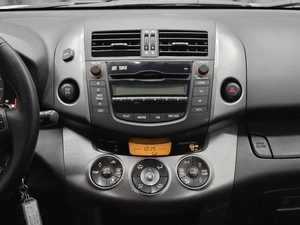 Внедорожник Toyota RAV4 2010 года, 1335000 рублей, Красноярск