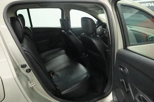 Хэтчбек Renault Sandero 2015 года, 860000 рублей, Курск