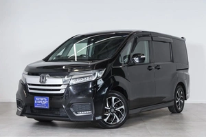 Минивэн Honda Stepwgn Spada 2017 года, 1999000 рублей, Новосибирск