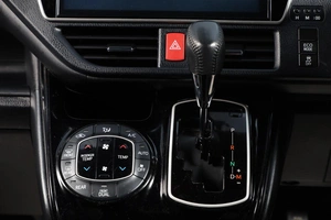 Минивэн Toyota Noah 2017 года, 2839000 рублей, Новосибирск